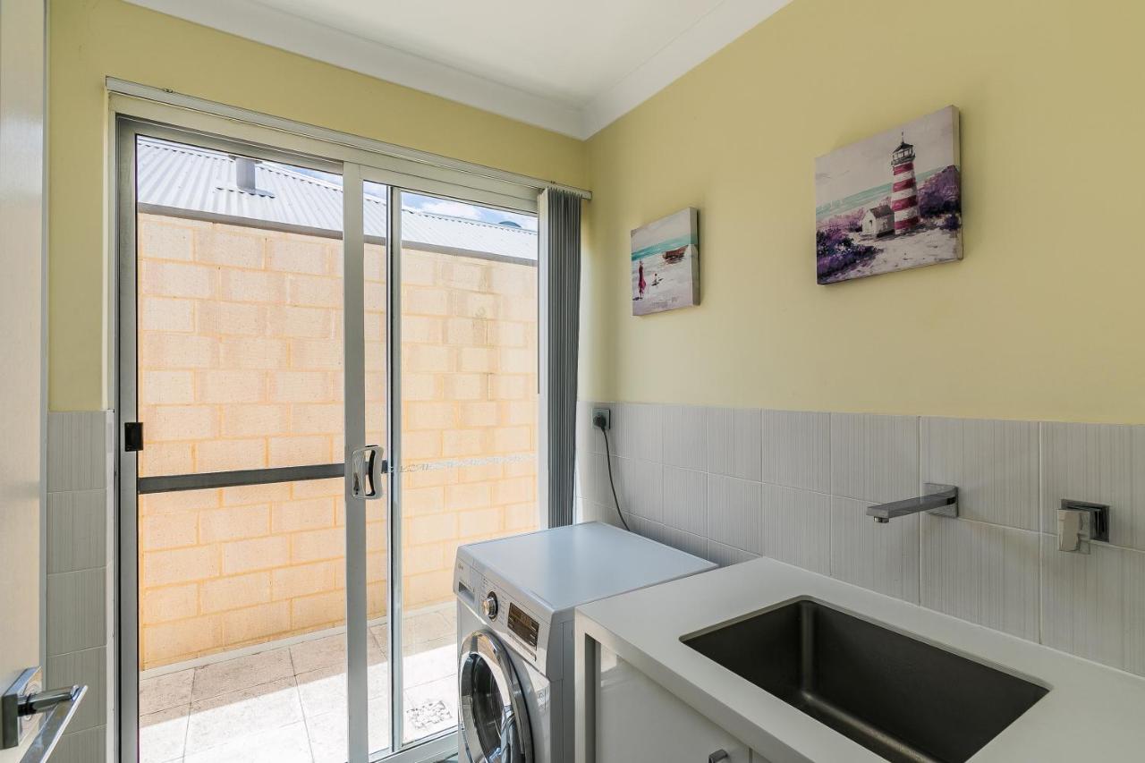 Ocean Keys Cottage - Free Wifi Mindarie ภายนอก รูปภาพ